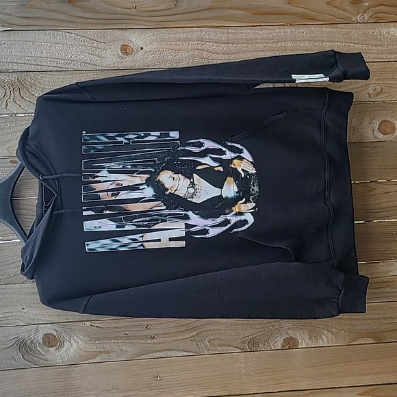 NwT Aaliyah graphic pullover sweatshirt - Picture 2 of 4